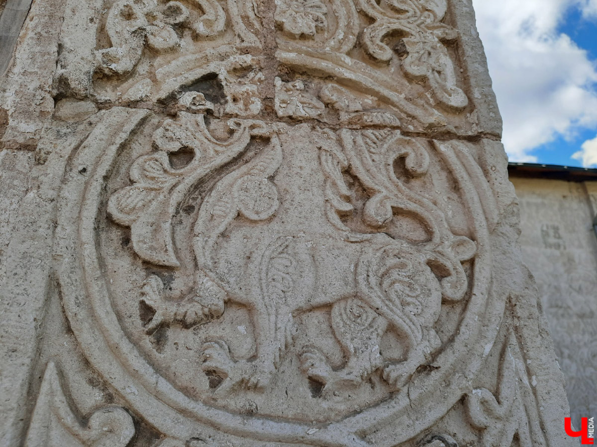 Майские праздники стартуют уже в эту пятницу, и провести их в квартире — вариант так себе. Лучше запланировать небольшое путешествие по 33-му региону. Далеко не уезжаем, каникулы будут не долгими: всего два блока по три дня. Зато времени прокатиться по городам Владимирской области хватит. «Ключ-Медиа» расскажет, куда точно стоит поехать.