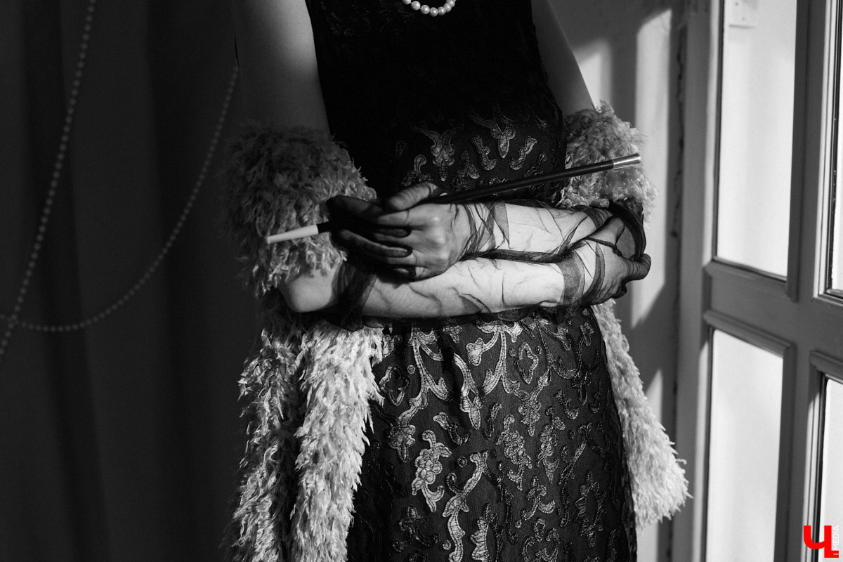 Алина Фадеева любит экспериментировать со стилем. Сегодня девушка может пребывать в винтажно-романтическом настроении, а завтра, надев классический костюм, превратиться в элегантную леди. А еще наша героиня посещает тематические костюмированные мероприятия, для которых вместе с мамой-швеей создает подходящие наряды.