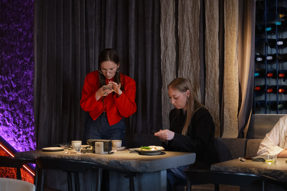 Гранд-бистро «Меряне» — ресторан, расположенный в самом центре Владимира, запускает завтраки. Уже с 1 мая здесь можно будет вкусно и насыщенно начать свой день. Философия нового направления строится вокруг посетителей и внимания к деталям. «Меряне» приглашают владимирцев и гостей города подобрать угощение на свой вкус для того, чтобы утро стало маленьким кулинарным триумфом.