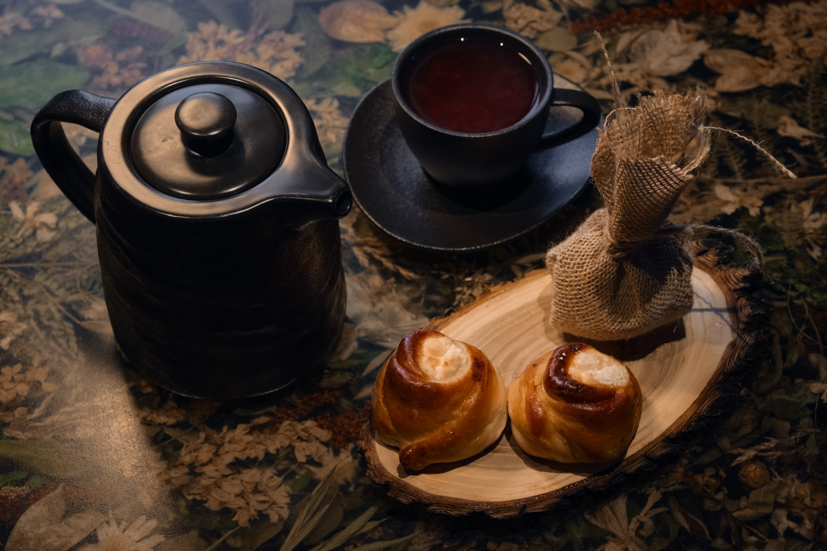 Гранд-бистро «Меряне» — ресторан, расположенный в самом центре Владимира, запускает завтраки. Уже с 1 мая здесь можно будет вкусно и насыщенно начать свой день. Философия нового направления строится вокруг посетителей и внимания к деталям. «Меряне» приглашают владимирцев и гостей города подобрать угощение на свой вкус для того, чтобы утро стало маленьким кулинарным триумфом.