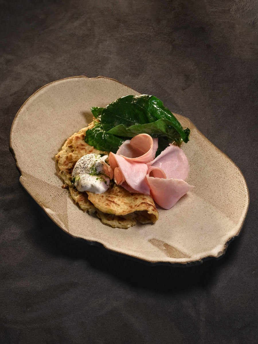 Гранд-бистро «Меряне» — ресторан, расположенный в самом центре Владимира, запускает завтраки. Уже с 1 мая здесь можно будет вкусно и насыщенно начать свой день. Философия нового направления строится вокруг посетителей и внимания к деталям. «Меряне» приглашают владимирцев и гостей города подобрать угощение на свой вкус для того, чтобы утро стало маленьким кулинарным триумфом.