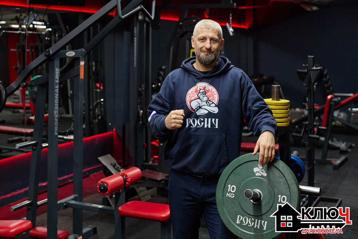 Здоровый образ жизни — неотъемлемая часть быта многих владимирцев. И одного скромного турника во дворе им маловато. Важно, чтобы спортивная инфраструктура района была организована на должном уровне. И вот тут Юрьевцу есть чем похвастать. За несколько лет он превратился из тихого местечка на окраине в центр притяжения сотен семей. Почему? Нашли ответ специально для проекта «Ключ для новосела».