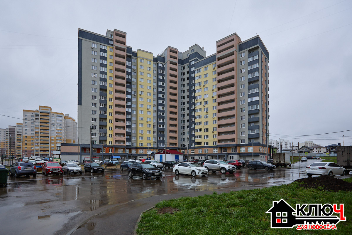 Здоровый образ жизни — неотъемлемая часть быта многих владимирцев. И одного скромного турника во дворе им маловато. Важно, чтобы спортивная инфраструктура района была организована на должном уровне. И вот тут Юрьевцу есть чем похвастать. За несколько лет он превратился из тихого местечка на окраине в центр притяжения сотен семей. Почему? Нашли ответ специально для проекта «Ключ для новосела».