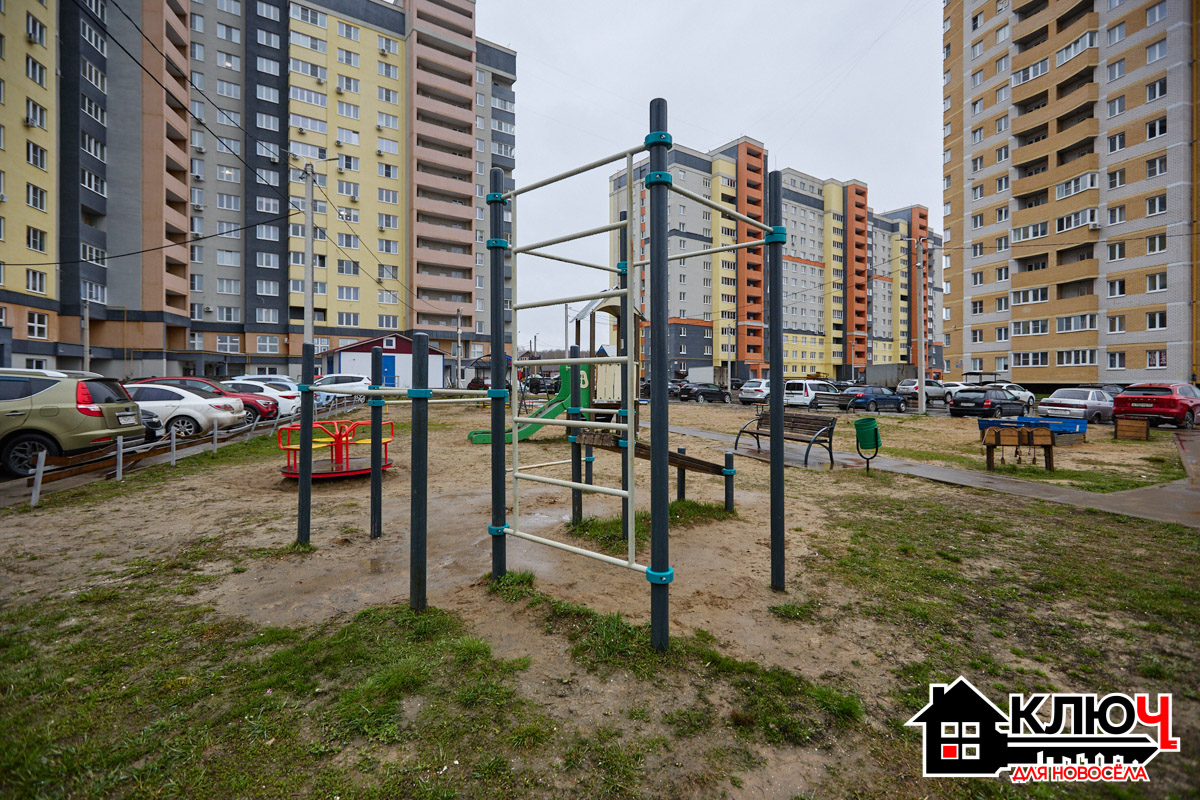 Здоровый образ жизни — неотъемлемая часть быта многих владимирцев. И одного скромного турника во дворе им маловато. Важно, чтобы спортивная инфраструктура района была организована на должном уровне. И вот тут Юрьевцу есть чем похвастать. За несколько лет он превратился из тихого местечка на окраине в центр притяжения сотен семей. Почему? Нашли ответ специально для проекта «Ключ для новосела».