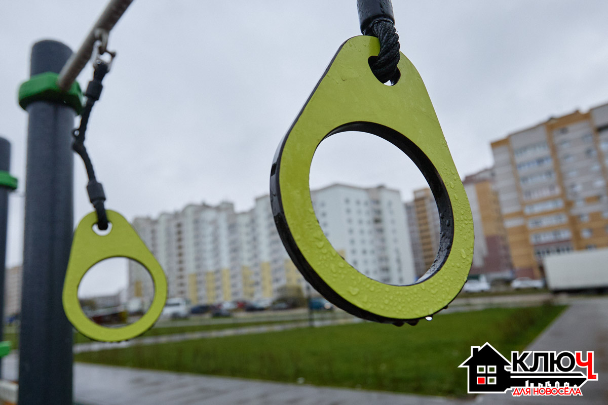 Здоровый образ жизни — неотъемлемая часть быта многих владимирцев. И одного скромного турника во дворе им маловато. Важно, чтобы спортивная инфраструктура района была организована на должном уровне. И вот тут Юрьевцу есть чем похвастать. За несколько лет он превратился из тихого местечка на окраине в центр притяжения сотен семей. Почему? Нашли ответ специально для проекта «Ключ для новосела».