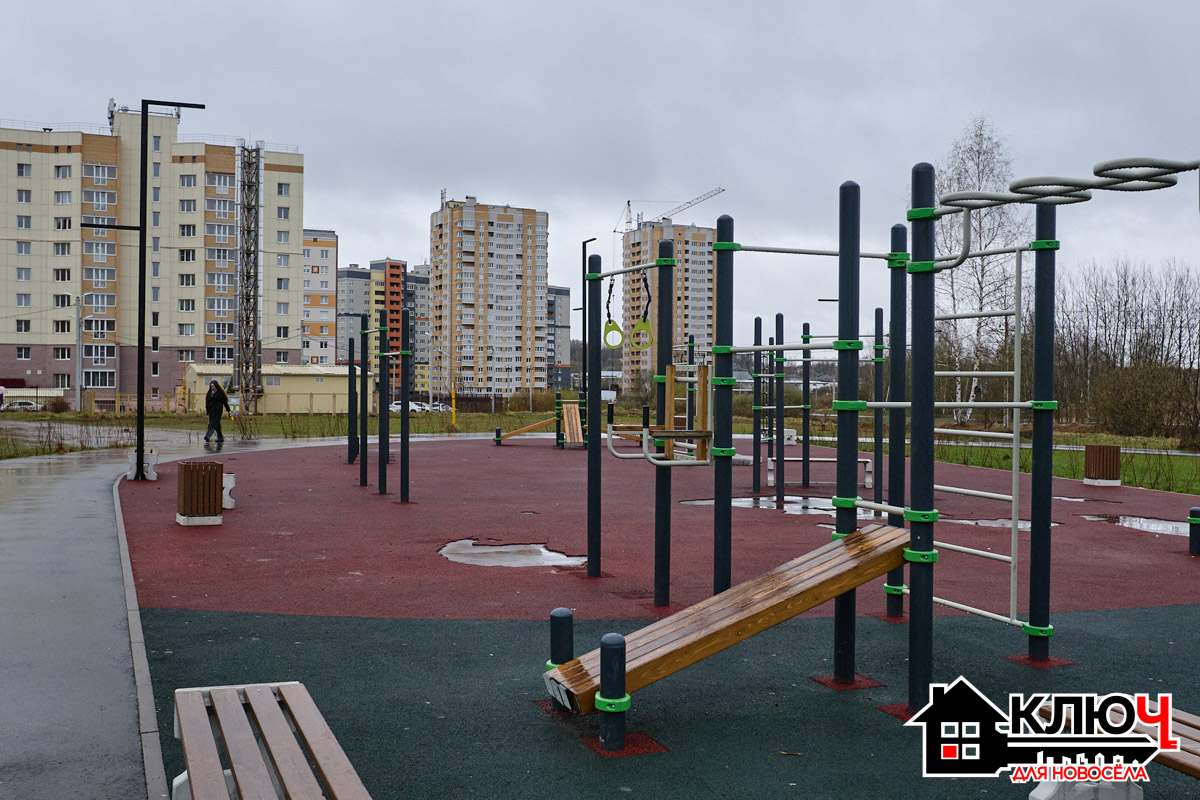 Здоровый образ жизни — неотъемлемая часть быта многих владимирцев. И одного скромного турника во дворе им маловато. Важно, чтобы спортивная инфраструктура района была организована на должном уровне. И вот тут Юрьевцу есть чем похвастать. За несколько лет он превратился из тихого местечка на окраине в центр притяжения сотен семей. Почему? Нашли ответ специально для проекта «Ключ для новосела».