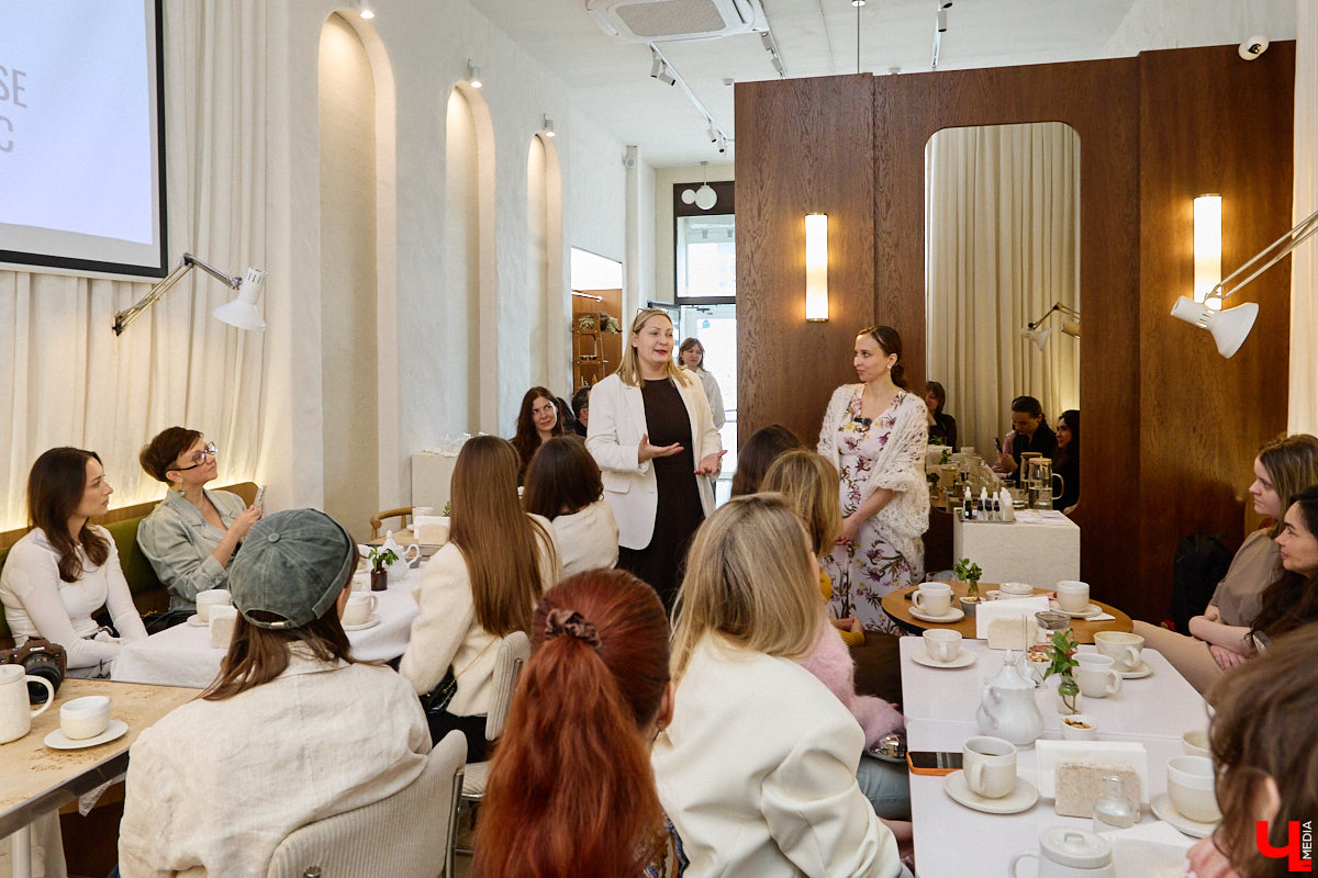 Что может связывать эстетику Ренессанса, науку об ароматах и гастрономический эксперимент? Кондитерская «Slovno в мае»! Владимирская лаборатория вкусов презентовала необычный десерт — NÓSEHOC. И по наименованию уже можно представить, в форме чего сделано лакомство — идеального носа. Ну а источником вдохновения послужил один из главных символов эпохи Возрождения — мраморная статуя Давида.