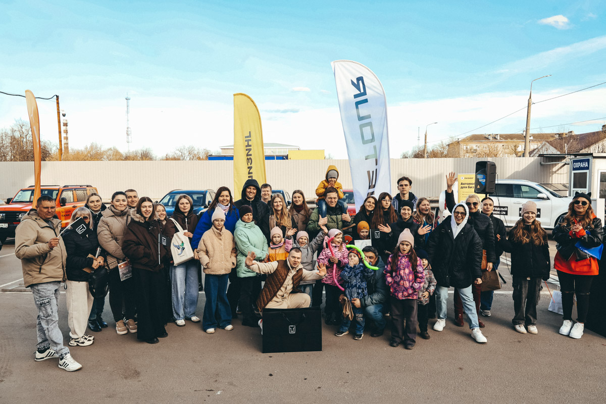 25 апреля во Владимире прошел праздник драйва и скорости для гостей площадки на улице Тракторной, 33 от группы компаний «Техцентр Гранд». Издавна знакомое место расположения дилерских центров одного из ключевых игроков владимирского рынка автомобилей гостеприимно встретило более 200 посетителей. Подробности — в нашей статье!
