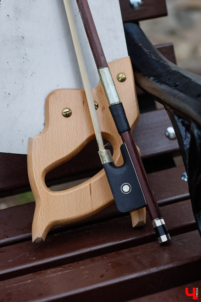 Константин Филатов — музыкант родом из Перми. Ветром перемен его занесло во Владимир, где он стал известен в том числе игрой на пиле. Особенно его прославила коллаборация с исполнительницей «Сестренка». «Ключ-Медиа» узнал больше об артисте и оказался поражен его внушительным бэкграундом.