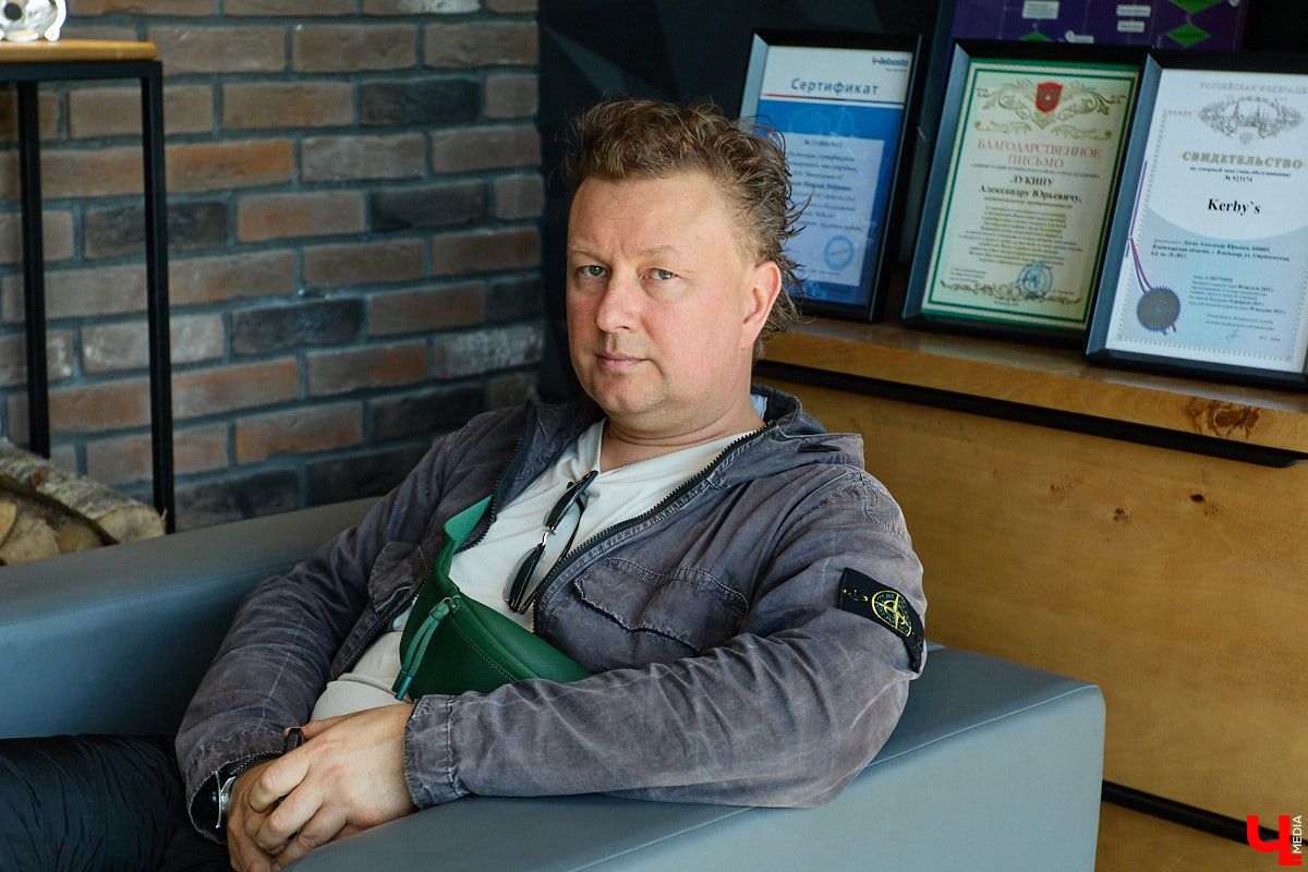 Представьте: середина июля, полдень, термометр за бортом уверенно перешагнул за +30. Вы заперты в бесконечной пробке где-нибудь на Большой Нижегородской. В теории в салоне должен быть оазис, но на деле кондиционер лишь жалобно имитирует прохладу, выплевывая порции едва остывшего воздуха. Мастера из Kerby’s Refit знают, как вернуть в салон долгожданную арктическую свежесть всего за один визит.