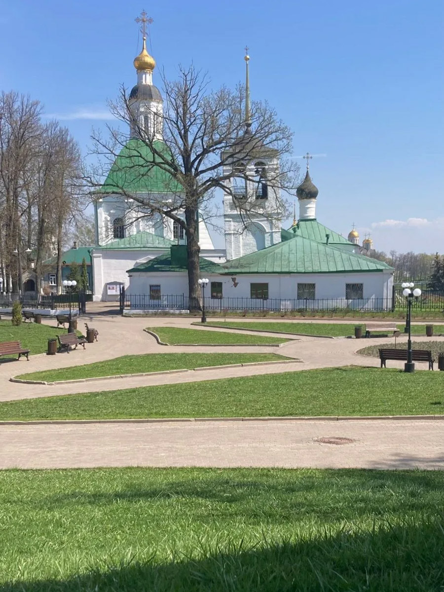 Если привычные способы справляться со стрессом и бытовыми проблемами не помогают, займитесь цветотерапией. При этом платить за «лечение» не нужно, достаточно выйти из дома и посмотреть по сторонам. Тренд, который задали в социальных сетях еще в прошлом году, по сей день на пике популярности. Что такое «медитация в движении» и каким Владимир и Суздаль увидели жители региона? «Ключ-Медиа» присмотрелся к оттенкам. Спойлер: серого не будет!