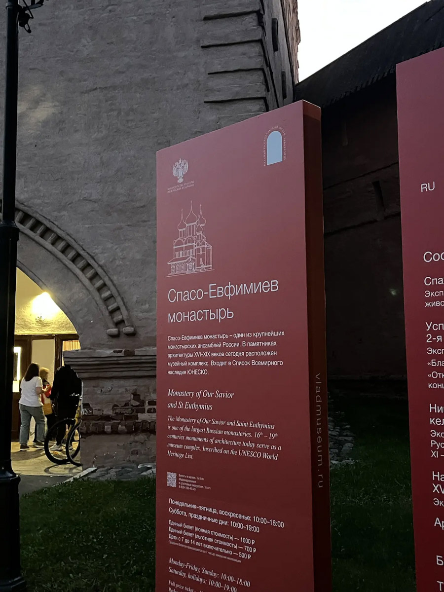 Если привычные способы справляться со стрессом и бытовыми проблемами не помогают, займитесь цветотерапией. При этом платить за «лечение» не нужно, достаточно выйти из дома и посмотреть по сторонам. Тренд, который задали в социальных сетях еще в прошлом году, по сей день на пике популярности. Что такое «медитация в движении» и каким Владимир и Суздаль увидели жители региона? «Ключ-Медиа» присмотрелся к оттенкам. Спойлер: серого не будет!