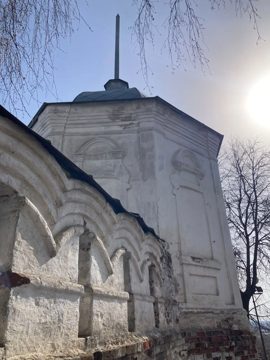 Если привычные способы справляться со стрессом и бытовыми проблемами не помогают, займитесь цветотерапией. При этом платить за «лечение» не нужно, достаточно выйти из дома и посмотреть по сторонам. Тренд, который задали в социальных сетях еще в прошлом году, по сей день на пике популярности. Что такое «медитация в движении» и каким Владимир и Суздаль увидели жители региона? «Ключ-Медиа» присмотрелся к оттенкам. Спойлер: серого не будет!