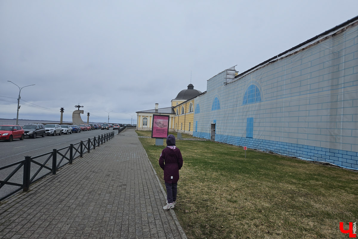 Впереди лето и целых три месяца для комфортных путешествий. Если дороги на юг кажутся проторенными, то как насчет севера? Ах, и Мурманск с его китами и Териберкой на самом краю света уже изучен? Что ж, самое время влюбиться в Архангельск. У журналиста «Ключ-Медиа» получилось.