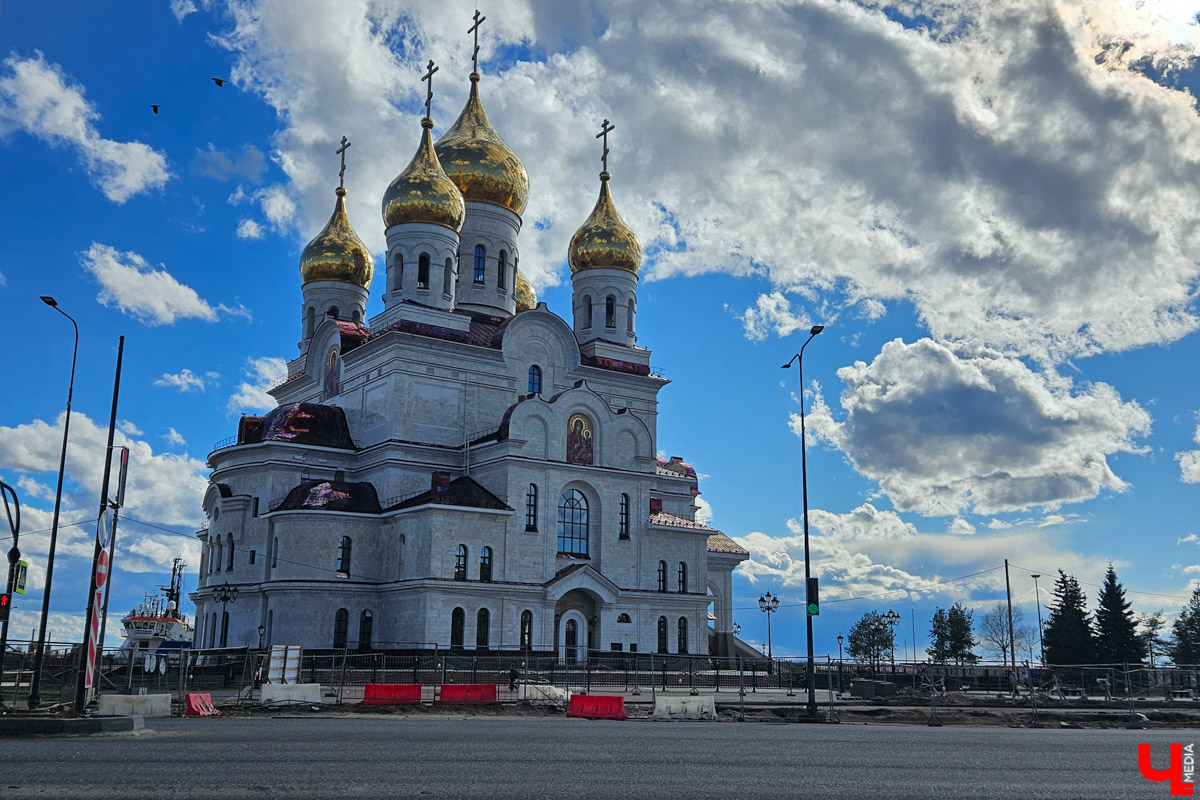 Впереди лето и целых три месяца для комфортных путешествий. Если дороги на юг кажутся проторенными, то как насчет севера? Ах, и Мурманск с его китами и Териберкой на самом краю света уже изучен? Что ж, самое время влюбиться в Архангельск. У журналиста «Ключ-Медиа» получилось.