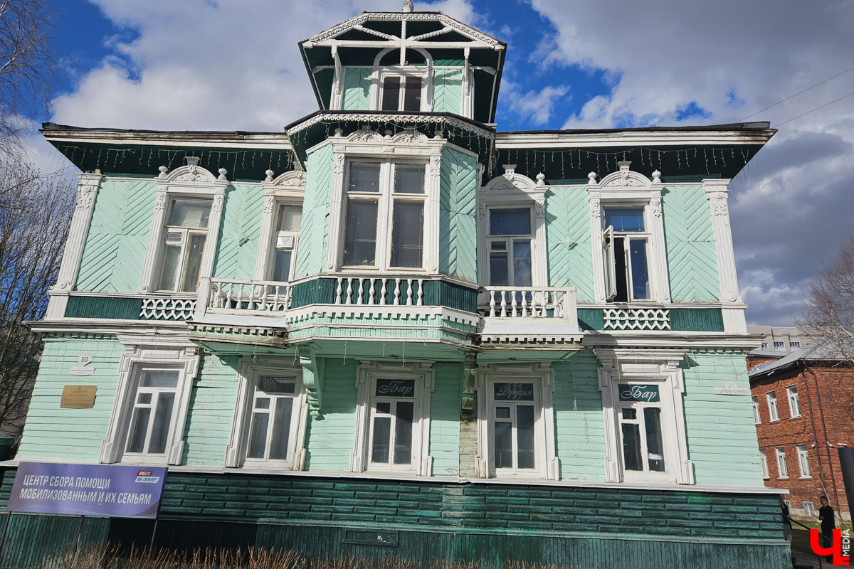 Впереди лето и целых три месяца для комфортных путешествий. Если дороги на юг кажутся проторенными, то как насчет севера? Ах, и Мурманск с его китами и Териберкой на самом краю света уже изучен? Что ж, самое время влюбиться в Архангельск. У журналиста «Ключ-Медиа» получилось.