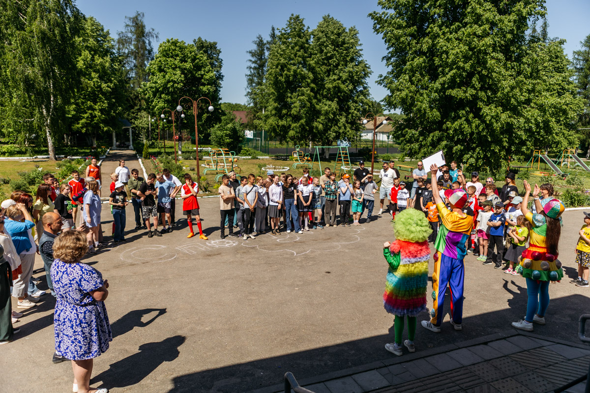Накануне Дня защиты детей в гости к воспитанникам лухтоновской школы-интерната приехали сотрудники компании «Дау Изолан». Ведущее предприятие химической промышленности 33-го региона поддерживает ребят уже много лет.