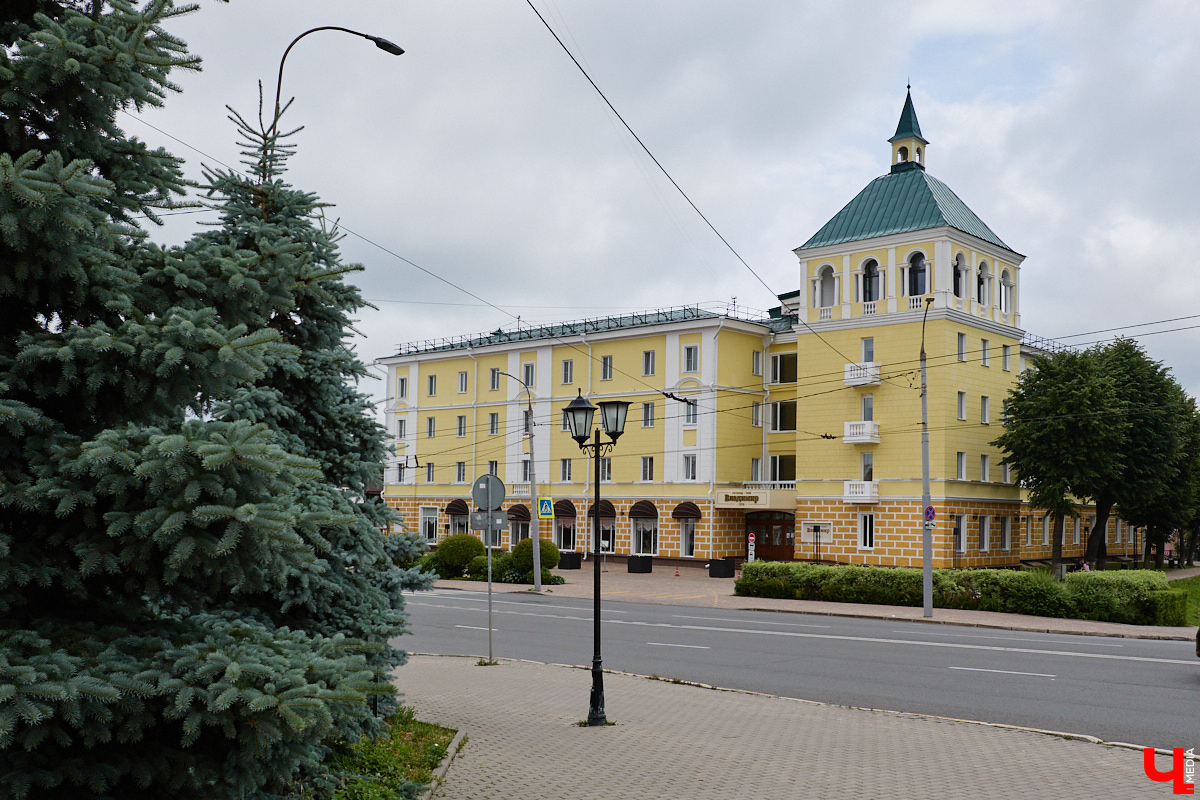 Максим Степаненко из Владимира проектирует здания порядка 20 лет. На его счету несколько сотен объектов — от крошечного суздальского пятистенка до парк-отелей и местной гостиницы. «Ключ-Медиа» поговорил с архитектором о работах, которые ему самому интересно вспоминать.