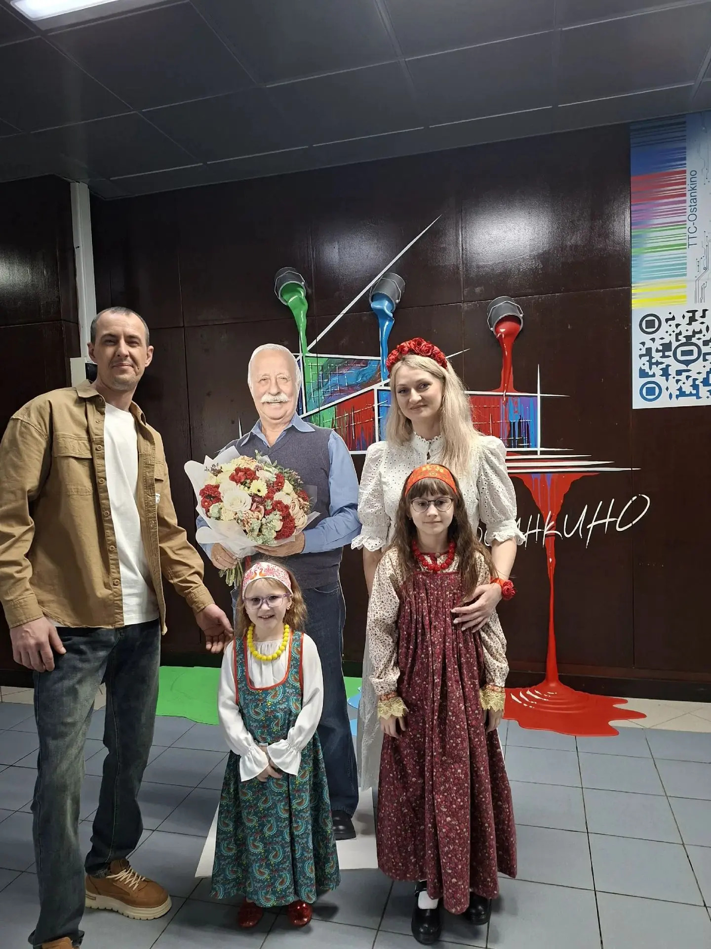 Многодетные родители из Коврова вновь засветились на «Поле чудес». Что любопытно, уже второй раз за год! Вот только если хранительница домашнего очага отказалась от приза ради победы в финале, то глава семейства, Алексей Рыбкин, поступил иначе. И не прогадал!