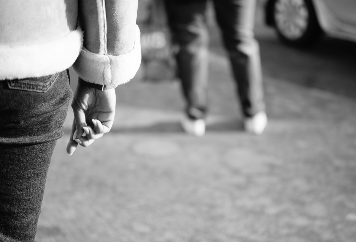 Говорят, что случайные фото являются самыми удачными. Доказать эту гипотезу смог владимирский фотограф Михаил Кудрин. Его идея запечатлеть людей на остановке в родном Юрьевце превратилась в проект «Люди улиц. Пассажиры». И пока местные ждут новый фото-дамп в соцсетях творца, мы решили узнать у него все подробности про снимки лиц соседей по микрорайону.
