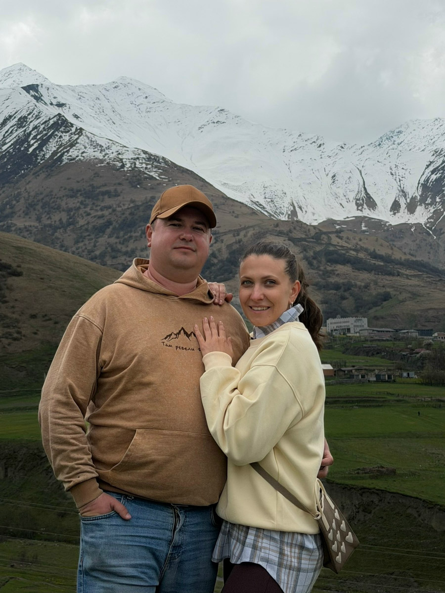 Этой весной владимирский фотограф Татьяна Спирина посетила Северную Осетию дважды. Причем отдых получился с совершенно разным вайбом. В апреле наша героиня отправилась на юг России девчачьей компанией, а уже в мае — вместе с супругом.