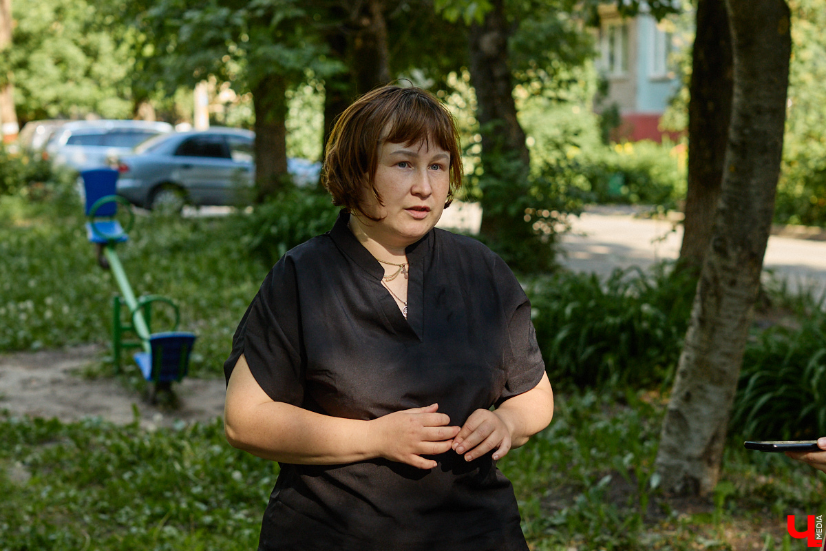 Зооволонтер Марина Собянина признается: когда-то она была «как все». Держала собаку на цепи, не стерилизовала кошек и носила меховой воротник на пальто. Всё изменилось, когда впервые решила помочь со сбором корма для приюта. Подробностями своего прозрения владимирская защитница братьев наших меньших поделилась с «Ключ-Медиа».