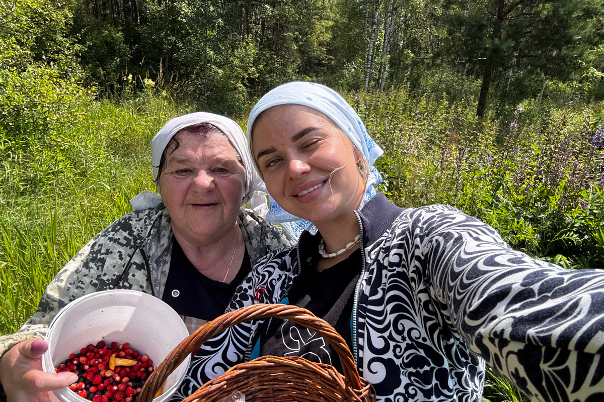 Тренд на отдых в старинных домах из сруба в шутку прозвали «избингом». Мы не удержались и придумали ему летний аналог – «огородинг». Всё потому, что блогеры повально потянулись в этом сезоне к своим корням, выбирая вместо морей и зарубежных стран дачные участки в родном регионе. «Ключ-Медиа» пообщался с владимирцами и узнал, кто как проводит время за городом.