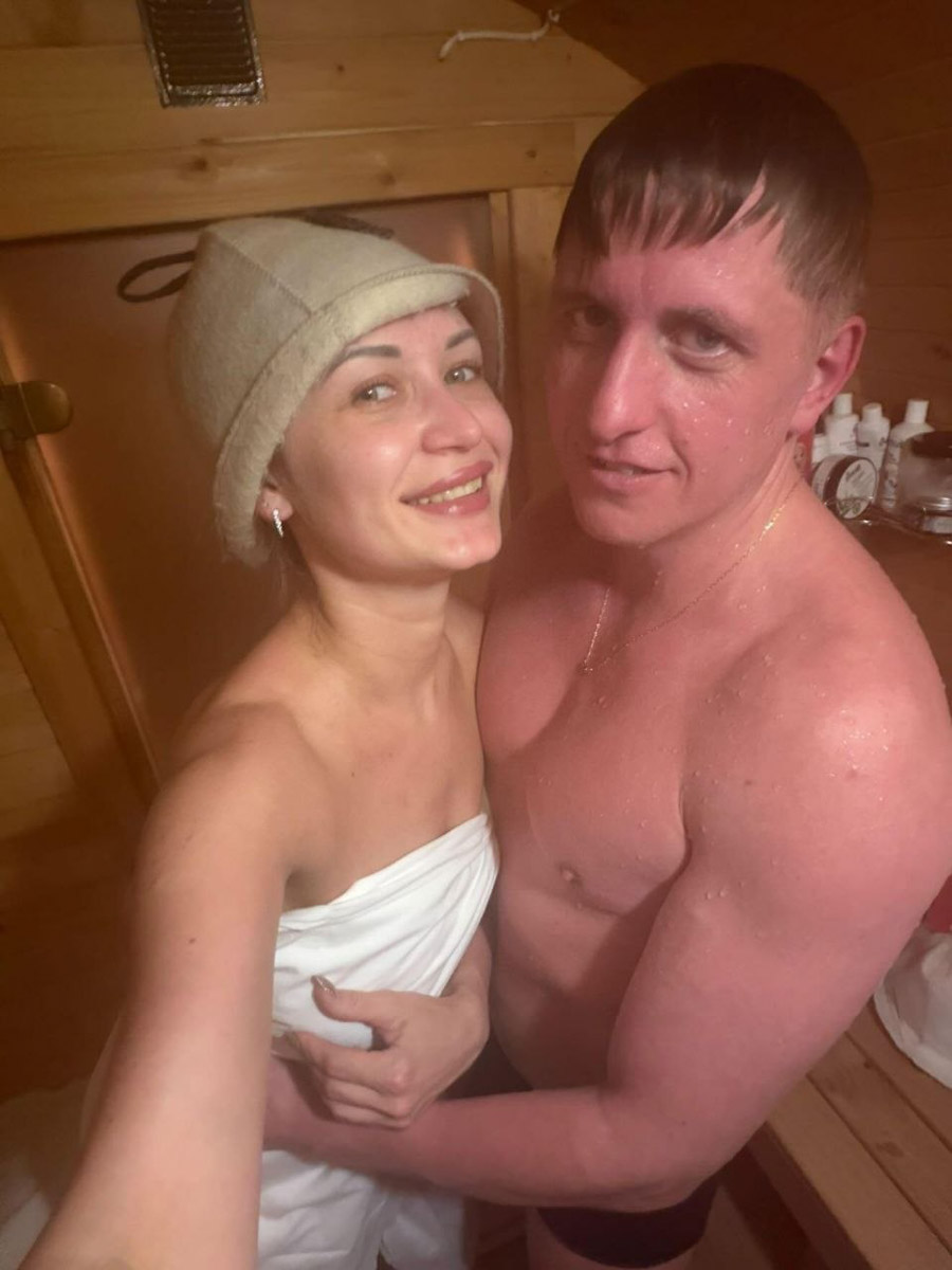 Тренд на отдых в старинных домах из сруба в шутку прозвали «избингом». Мы не удержались и придумали ему летний аналог – «огородинг». Всё потому, что блогеры повально потянулись в этом сезоне к своим корням, выбирая вместо морей и зарубежных стран дачные участки в родном регионе. «Ключ-Медиа» пообщался с владимирцами и узнал, кто как проводит время за городом.