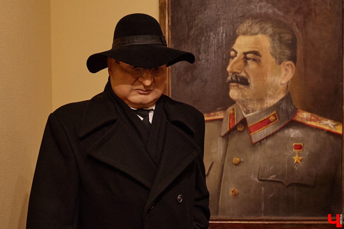 В Суздале немало достойных внимания музеев. Например, в одном из них собрали 150 восковых фигур различных исторических деятелей, писателей, музыкантов и артистов: от князя Пожарского и Петра I до Сергея Есенина и Евгения Леонова. «Ключ-Медиа» заехал в гости, чтобы заглянуть в глаза реалистичным копиям.