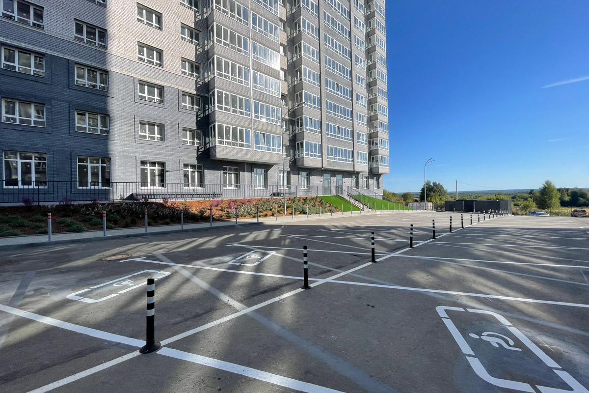 Старт продаж традиционно является наиболее благоприятным временем для покупки квадратных метров и инвестирования в недвижимость. Почему? Ответ на поверхности. В это время действуют выгодные цены: дешевле уже не будет, по ходу строительства дома и из-за ежегодной инфляции квартиры начнут дорожать. Второй бонус — покупателям доступен широкий ассортимент лотов, благодаря чему удастся выбрать планировку на свое усмотрение.