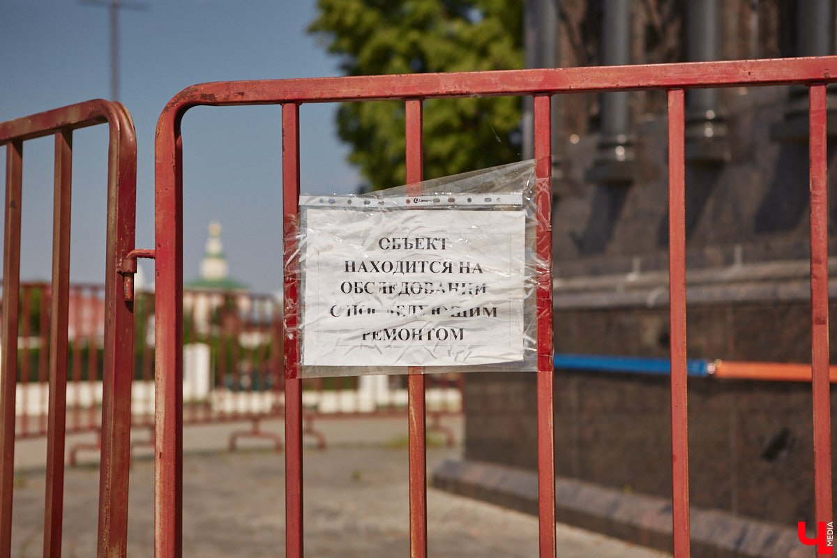 Владимир в этом году одна большая стройплощадка. Исторический центр буквально истерзан реставрациями и ремонтами. На одни локации рабочие только заходят, на других процесс в самом разгаре, так что тема по-прежнему в топе и останется там еще надолго. Разбираемся, что, где и когда приведут в порядок