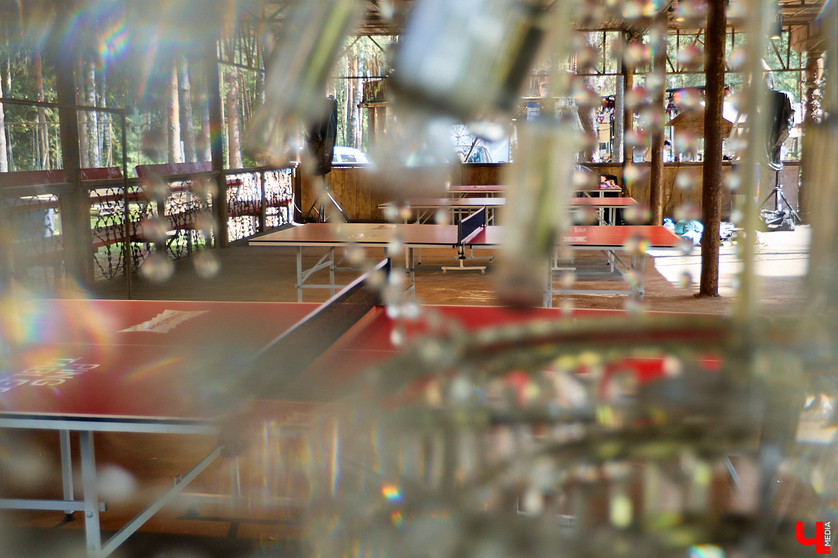 Три дня – с 7 по 9 августа – на возрождаемой турбазе в Собинском районе гремел фестиваль «Круто». Яркое событие проходит уже третий год подряд, и на этот раз там побывал «Ключ-Медиа». Мы прогулялись по территории, сделали запоминающиеся кадры и пообщались с участниками ивента, среди которых оказался главный идеолог проекта Алексей Ольховой