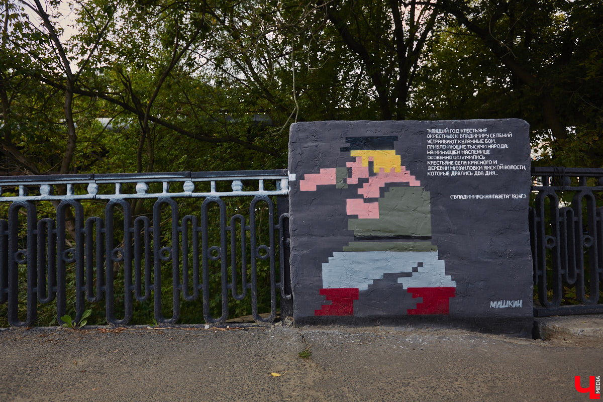 В Сети завирусились видеоролики путешественников, приехавших в областную столицу в 2026-м и заставших на улицах исторического центра многочисленные строительные леса. Гид Татьяна Быкова уверена: город стоит изучать глубже, а не судить лишь по традиционным туристическим тропам. Она составила маршрут по нетипичному Владимиру, по которому мы с удовольствием прогулялись