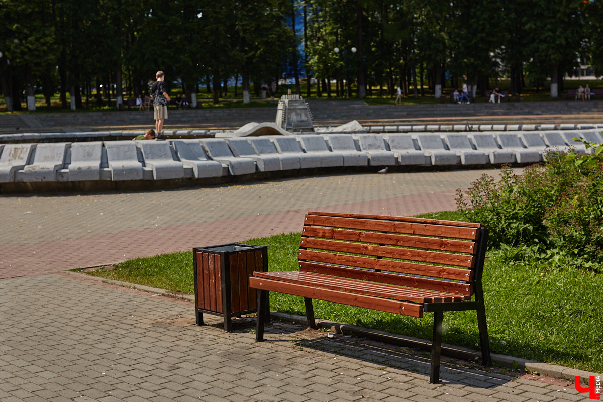 Не успели владимирцы порадоваться возвращению в строй фонтана в «Липках», как снова здорово! Каскад возле Северных торговых рядов выключили, дабы провести там ремонт. «Ключ-Медиа» разобрался, с чем связано столь резкое изменение в работе любимой многими локации