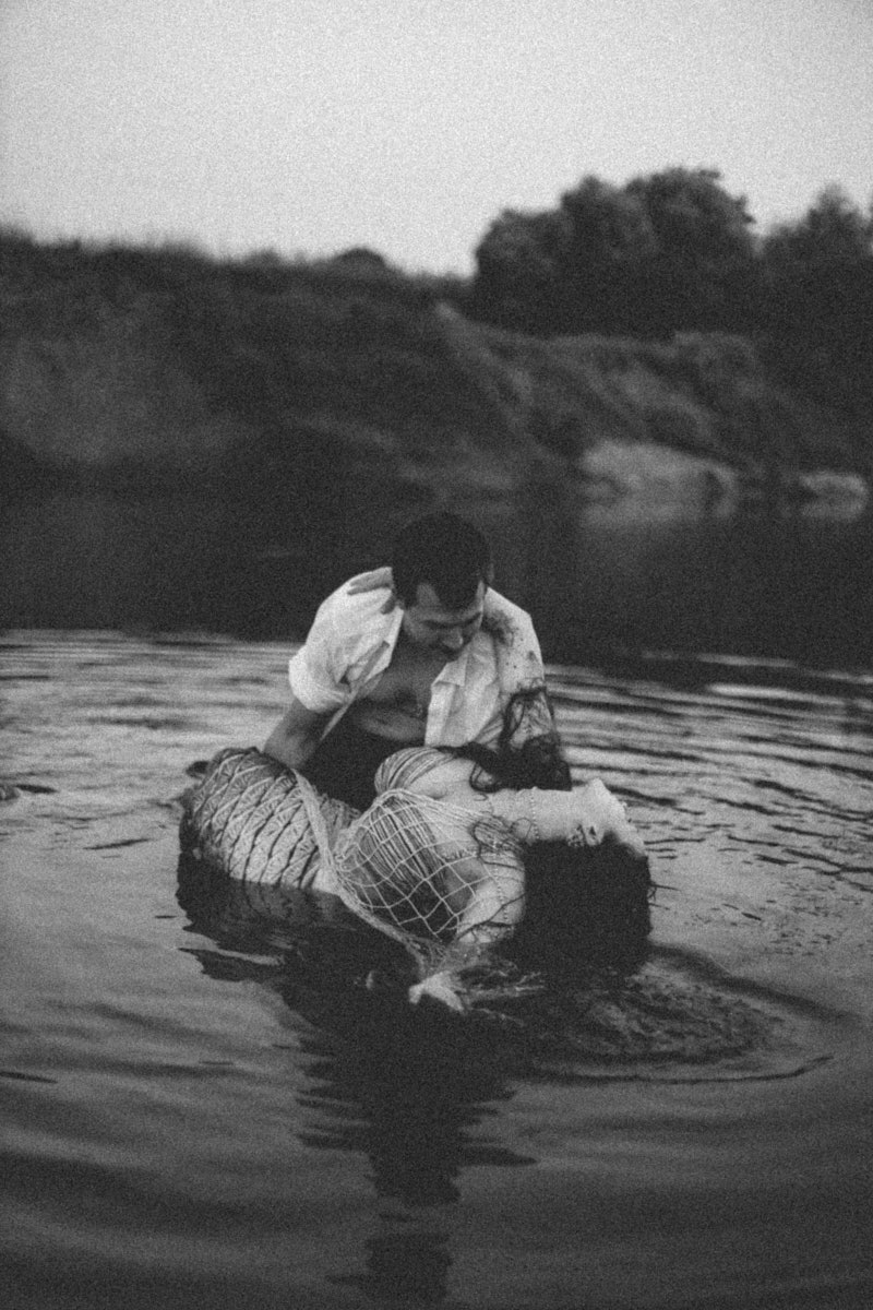 Владимирский фотограф Екатерина Лебедь известна своими креативными фотосессиями. Кадры с ретровайбами? Запросто! Ожившие карты Таро? Без проблем! На сей раз герои ее объектива превратились в русалок, ведьм и фей