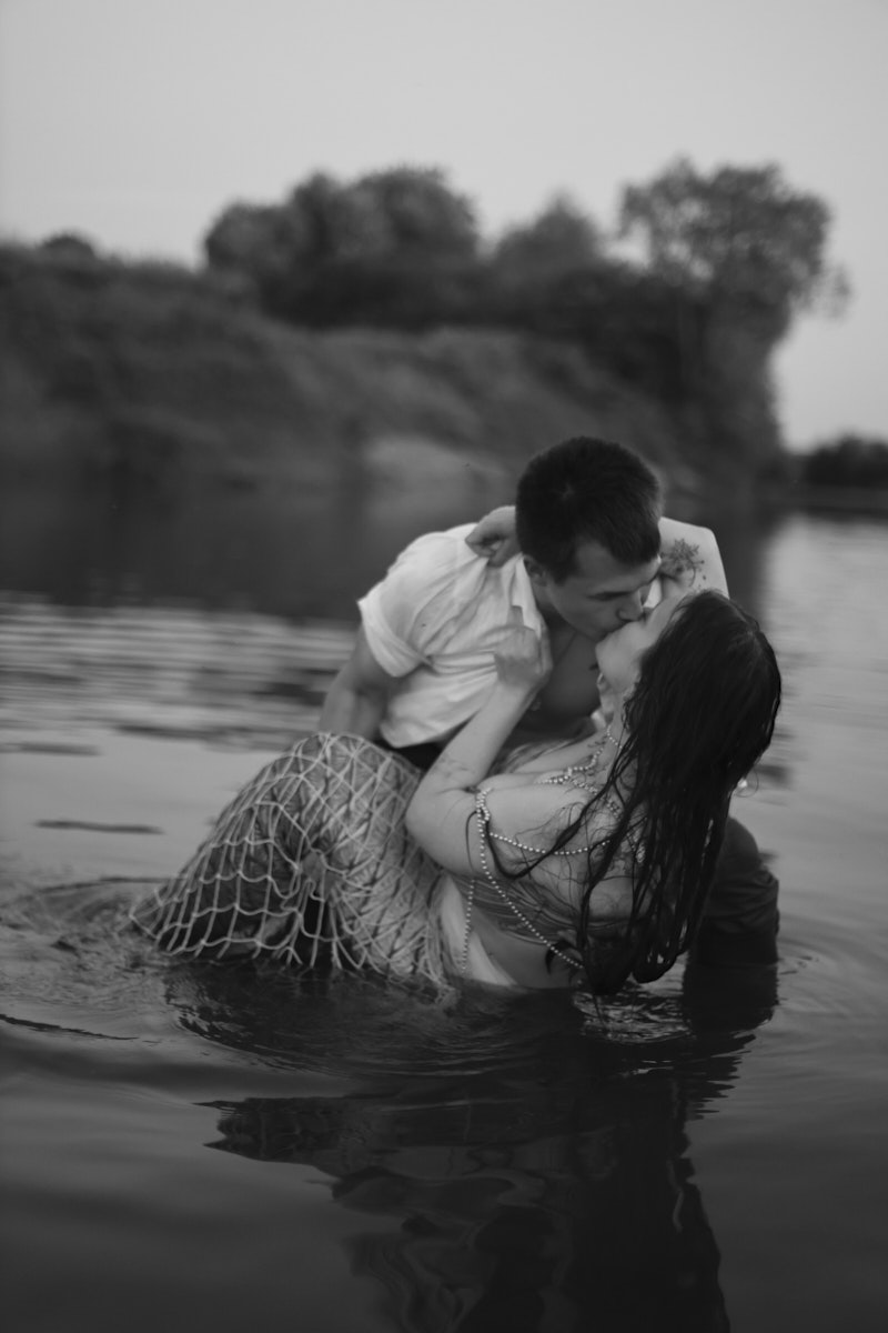 Владимирский фотограф Екатерина Лебедь известна своими креативными фотосессиями. Кадры с ретровайбами? Запросто! Ожившие карты Таро? Без проблем! На сей раз герои ее объектива превратились в русалок, ведьм и фей