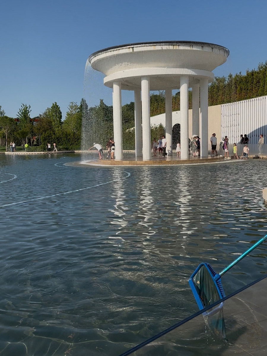 Приехать в Краснодар и не побывать в парке Галицкого — то же самое, что в Париже пройти мимо Эйфелевой башни: настоящее преступление, — уверена Светлана Игошева. Она рассказала «Ключ-Медиа» о своей однодневной поездке с детьми, в которой им удалось увидеть футуристическую локацию с массой интерактивных площадок.