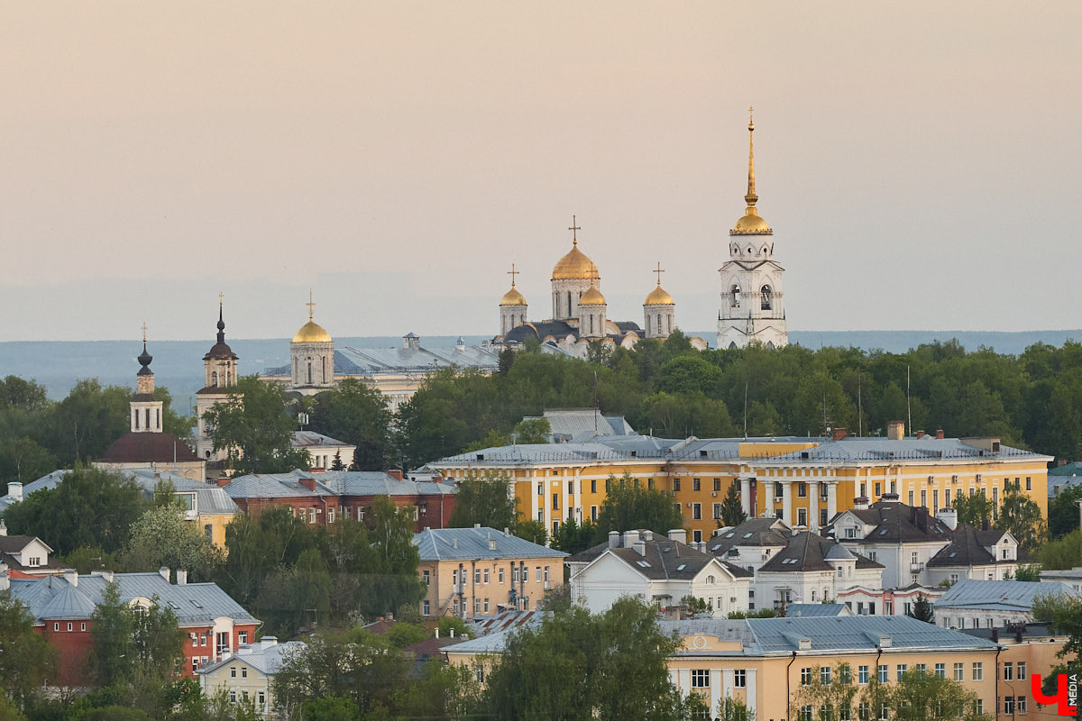 Мы не успеваем следить за изменениями, которым сейчас подвергается город, но с ними не сравнятся масштабные преображения, пережитые Владимиром за всё время существования. Максим Гриднев окинул взглядом путь более чем в тысячу лет и попытался компактно его описать для «Ключ-Медиа».
