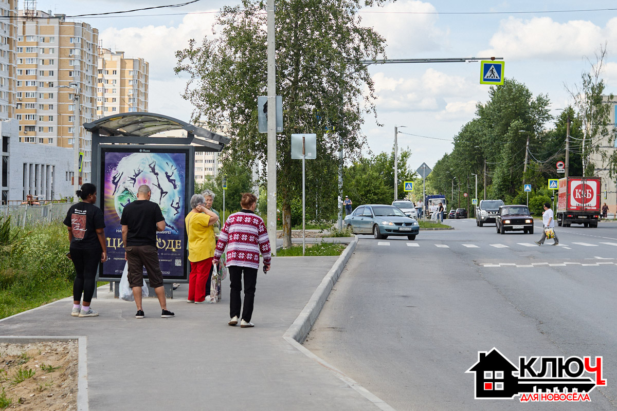 Покупка квартиры вне центра — это поиск баланса между тишиной, чистым воздухом и комфортной логистикой. А без мобильности сегодня никак! Особенно когда отдален от центра, как, например, жители Юрьевца. Но многие местные могут с легкостью отказаться от личных авто и пересесть на автобусы. В нашем проекте «Ключ для новосела» мы рассмотрим транспортную доступность данного микрорайона.