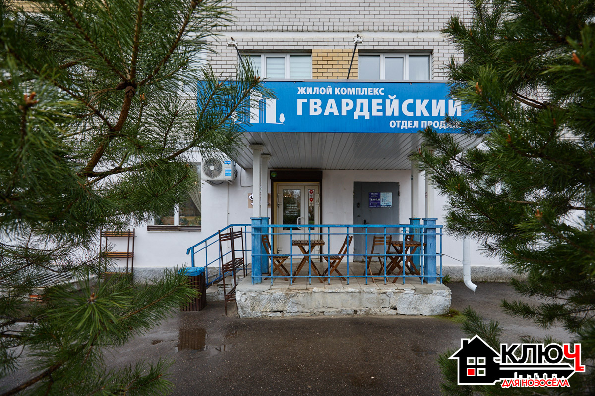 Покупка квартиры вне центра — это поиск баланса между тишиной, чистым воздухом и комфортной логистикой. А без мобильности сегодня никак! Особенно когда отдален от центра, как, например, жители Юрьевца. Но многие местные могут с легкостью отказаться от личных авто и пересесть на автобусы. В нашем проекте «Ключ для новосела» мы рассмотрим транспортную доступность данного микрорайона.