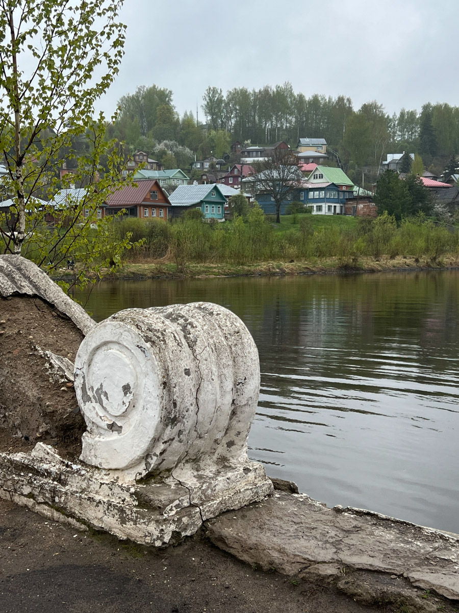 Пять дней для автотура по центральным городам России — достаточный срок, чтобы получить максимум впечатлений. Это доказали Юлия Полицына и ее молодой человек. Ребята отправились по маршруту: Плёс — Кострома — Карабиха — Ярославль — Рыбинск. А на обратной дороге заехали в Ростов. Каким получилось путешествие, узнал «Ключ-Медиа».