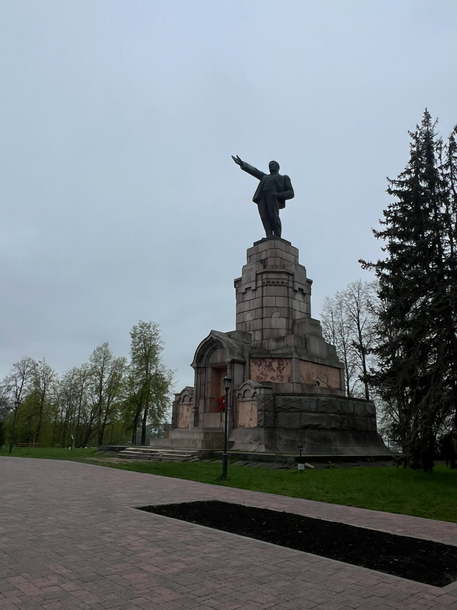 Пять дней для автотура по центральным городам России — достаточный срок, чтобы получить максимум впечатлений. Это доказали Юлия Полицына и ее молодой человек. Ребята отправились по маршруту: Плёс — Кострома — Карабиха — Ярославль — Рыбинск. А на обратной дороге заехали в Ростов. Каким получилось путешествие, узнал «Ключ-Медиа».
