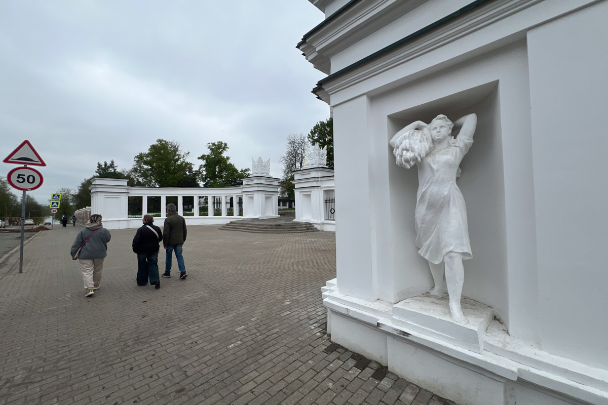 Пять дней для автотура по центральным городам России — достаточный срок, чтобы получить максимум впечатлений. Это доказали Юлия Полицына и ее молодой человек. Ребята отправились по маршруту: Плёс — Кострома — Карабиха — Ярославль — Рыбинск. А на обратной дороге заехали в Ростов. Каким получилось путешествие, узнал «Ключ-Медиа».