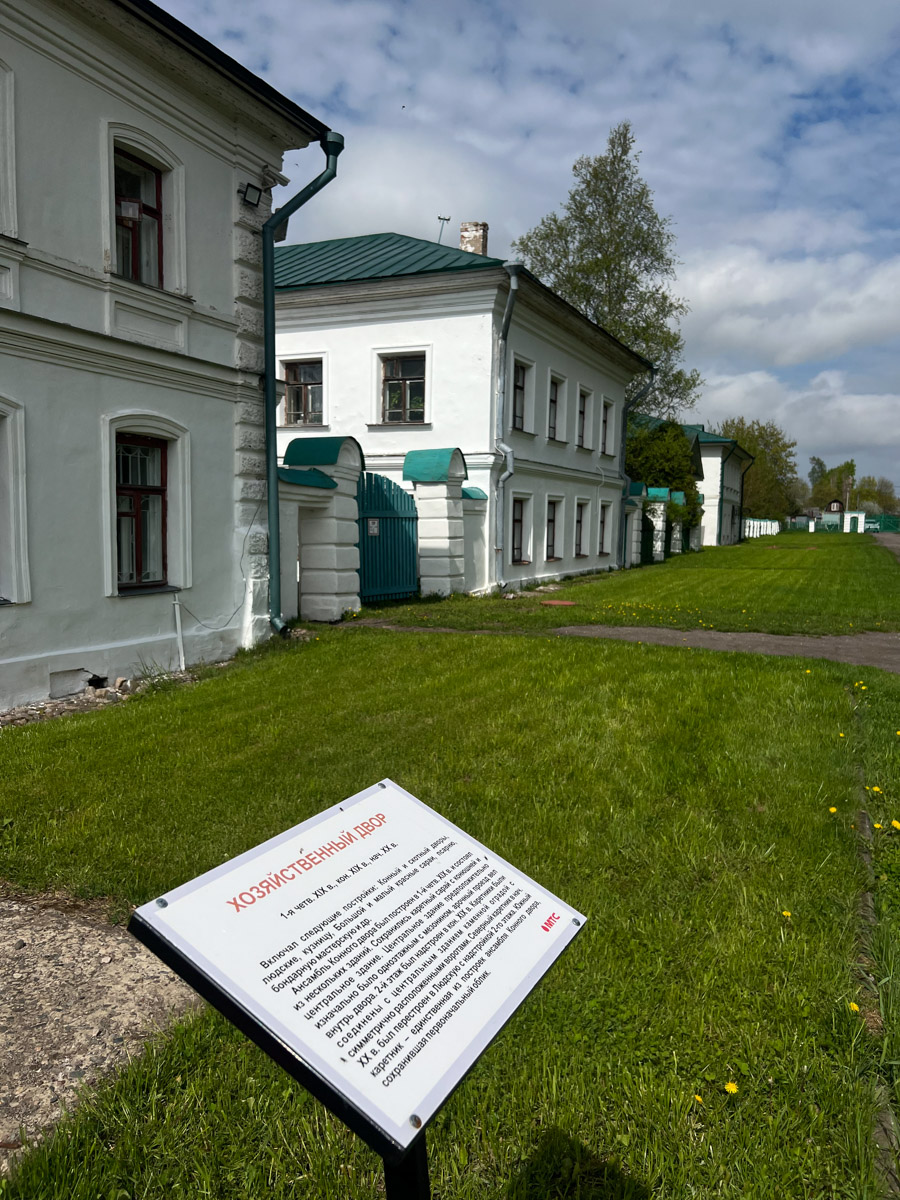 Пять дней для автотура по центральным городам России — достаточный срок, чтобы получить максимум впечатлений. Это доказали Юлия Полицына и ее молодой человек. Ребята отправились по маршруту: Плёс — Кострома — Карабиха — Ярославль — Рыбинск. А на обратной дороге заехали в Ростов. Каким получилось путешествие, узнал «Ключ-Медиа».