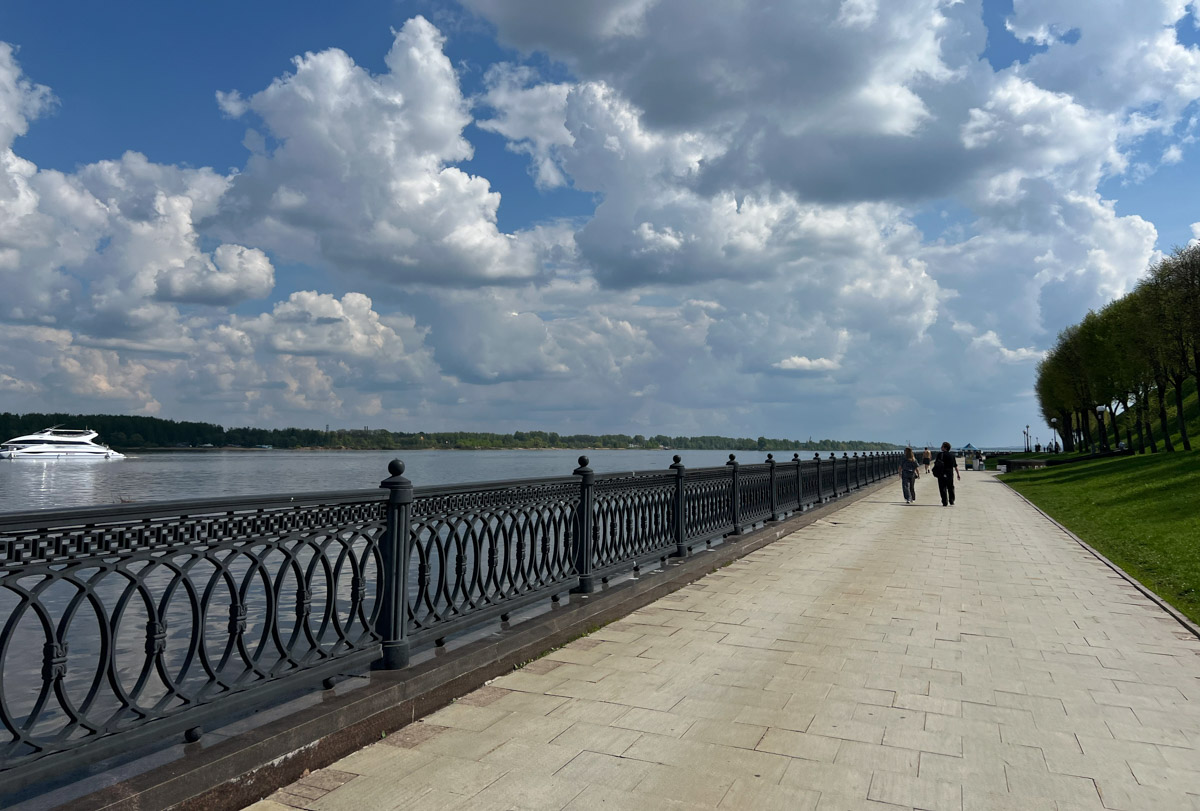 Пять дней для автотура по центральным городам России — достаточный срок, чтобы получить максимум впечатлений. Это доказали Юлия Полицына и ее молодой человек. Ребята отправились по маршруту: Плёс — Кострома — Карабиха — Ярославль — Рыбинск. А на обратной дороге заехали в Ростов. Каким получилось путешествие, узнал «Ключ-Медиа».