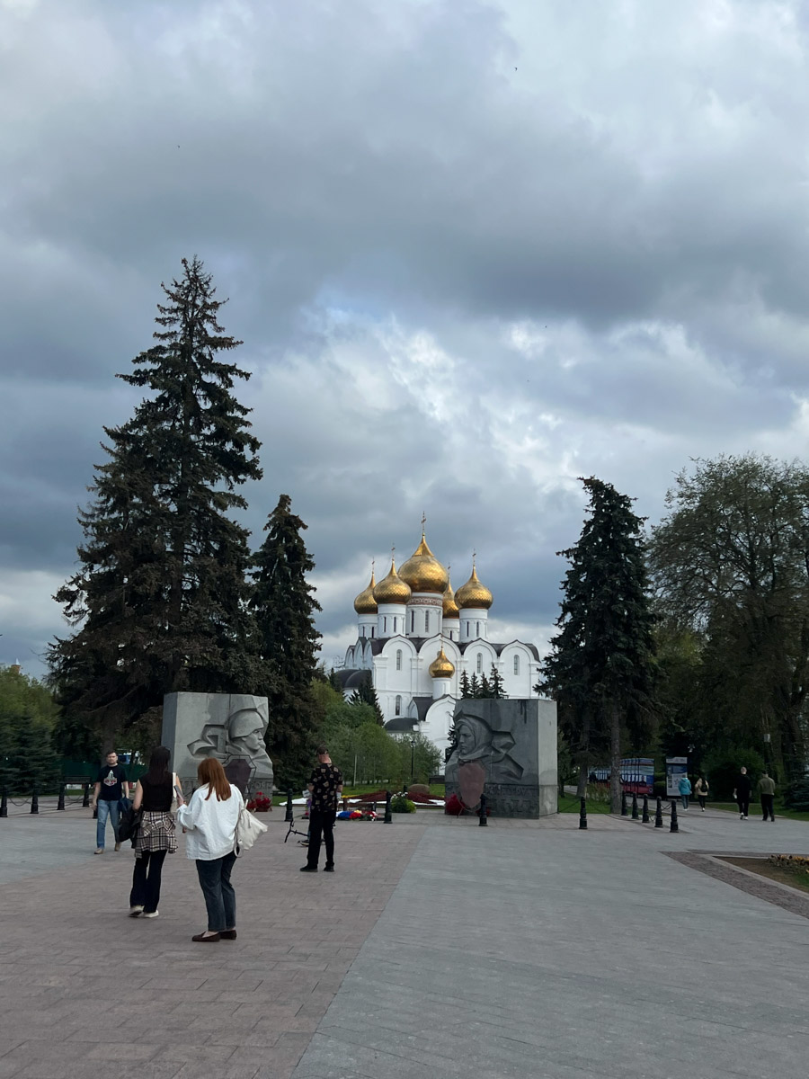 Пять дней для автотура по центральным городам России — достаточный срок, чтобы получить максимум впечатлений. Это доказали Юлия Полицына и ее молодой человек. Ребята отправились по маршруту: Плёс — Кострома — Карабиха — Ярославль — Рыбинск. А на обратной дороге заехали в Ростов. Каким получилось путешествие, узнал «Ключ-Медиа».