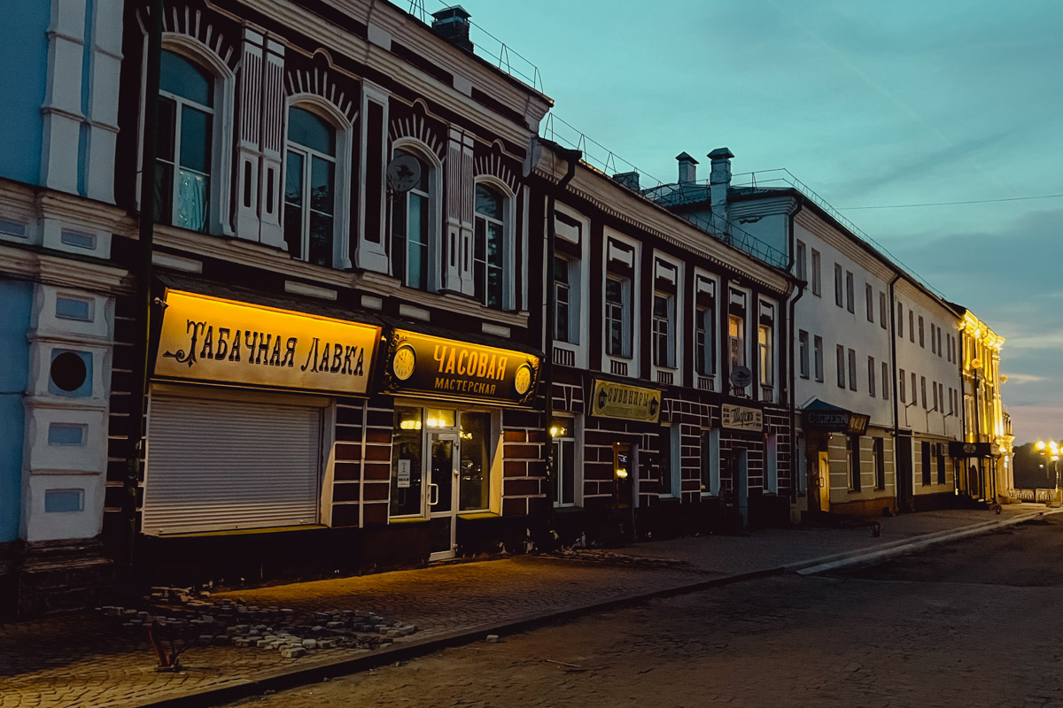 Пять дней для автотура по центральным городам России — достаточный срок, чтобы получить максимум впечатлений. Это доказали Юлия Полицына и ее молодой человек. Ребята отправились по маршруту: Плёс — Кострома — Карабиха — Ярославль — Рыбинск. А на обратной дороге заехали в Ростов. Каким получилось путешествие, узнал «Ключ-Медиа».