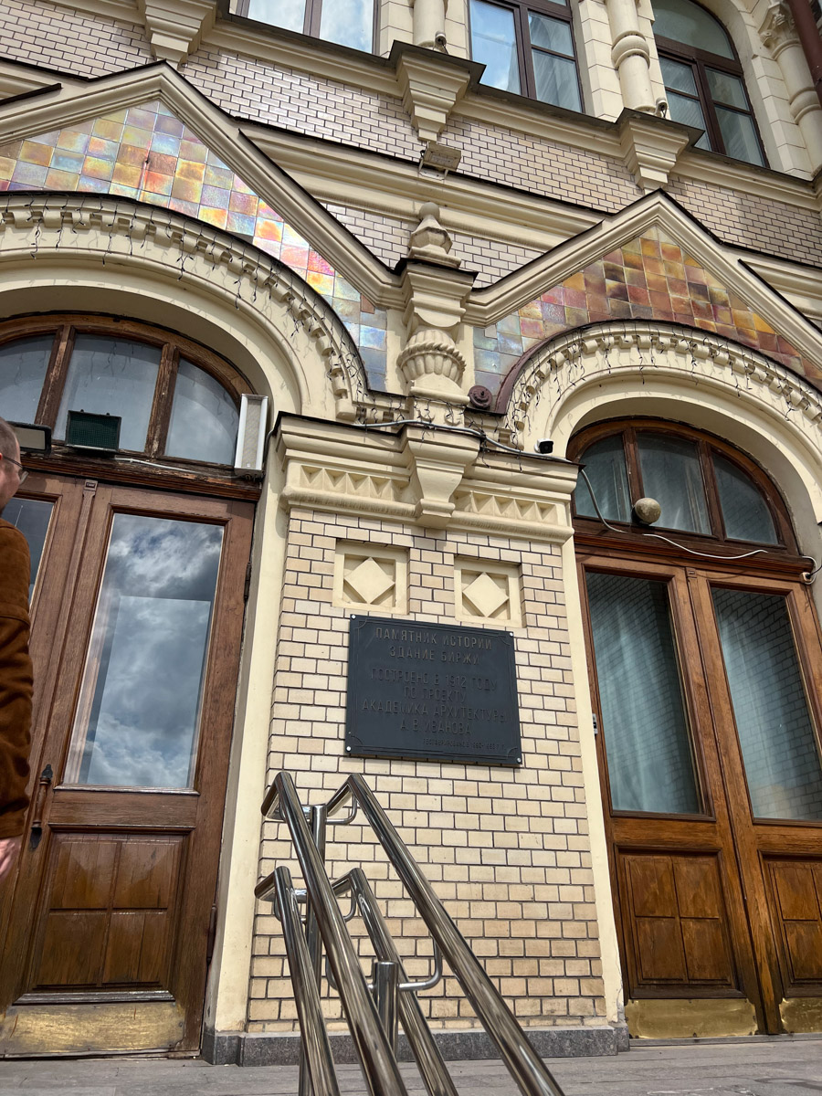 Пять дней для автотура по центральным городам России — достаточный срок, чтобы получить максимум впечатлений. Это доказали Юлия Полицына и ее молодой человек. Ребята отправились по маршруту: Плёс — Кострома — Карабиха — Ярославль — Рыбинск. А на обратной дороге заехали в Ростов. Каким получилось путешествие, узнал «Ключ-Медиа».