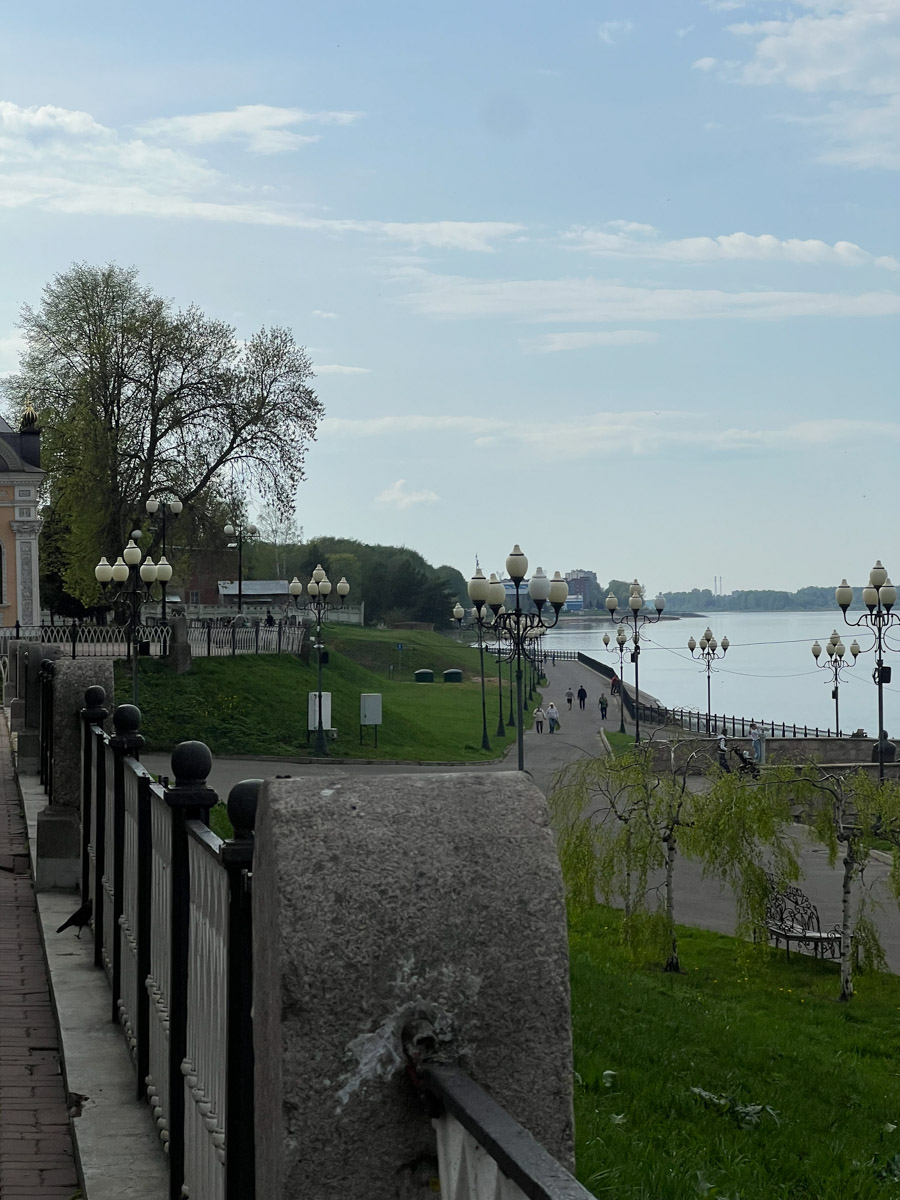 Пять дней для автотура по центральным городам России — достаточный срок, чтобы получить максимум впечатлений. Это доказали Юлия Полицына и ее молодой человек. Ребята отправились по маршруту: Плёс — Кострома — Карабиха — Ярославль — Рыбинск. А на обратной дороге заехали в Ростов. Каким получилось путешествие, узнал «Ключ-Медиа».