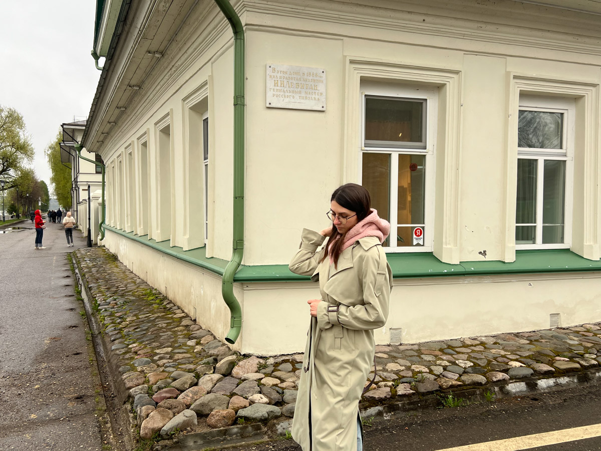 Пять дней для автотура по центральным городам России — достаточный срок, чтобы получить максимум впечатлений. Это доказали Юлия Полицына и ее молодой человек. Ребята отправились по маршруту: Плёс — Кострома — Карабиха — Ярославль — Рыбинск. А на обратной дороге заехали в Ростов. Каким получилось путешествие, узнал «Ключ-Медиа».